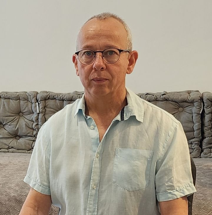 Tony Casanova, Hypnothérapeute, témoignant de son accompagnement