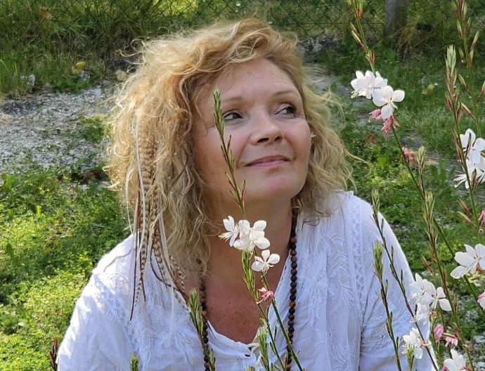 Sophie Latour, Médium thérapeute énergéticienne